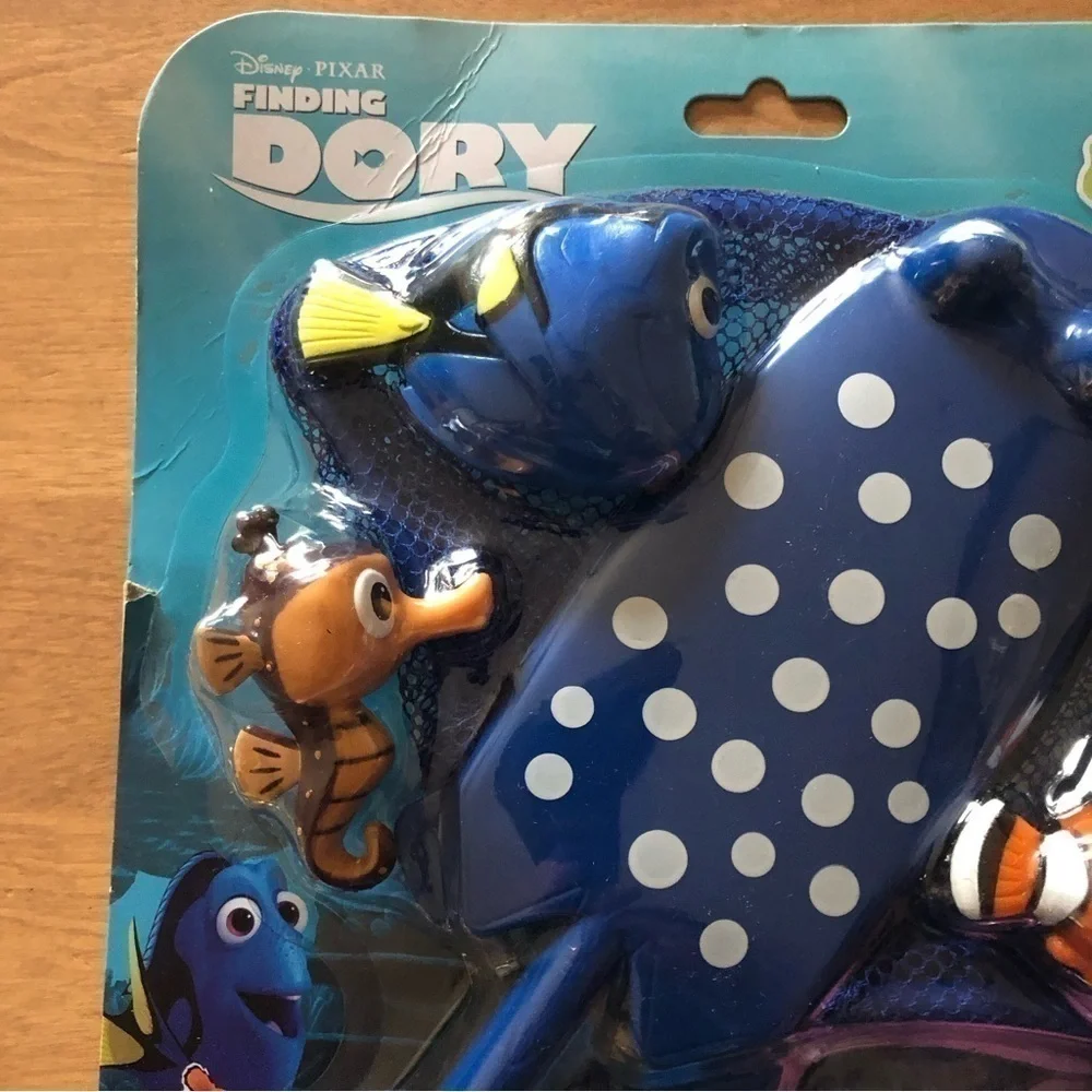 Disney Finding Dory Dive & Catch Game Swim Pool Bath Tool NEW Nemo Fish